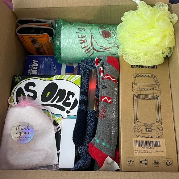 NEW Amazon BEAUTY Box, Brand NEW 📦 🔥 NO JUNK, NO used products, 5 ⭐️ rating!​ - Picture 15 of 16